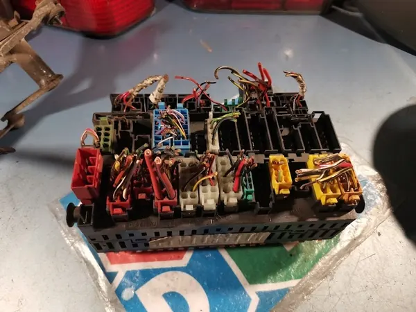 Caixa de fusíveis relé SEAT CORDOBA 1.8 image 3