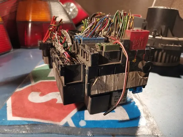 Caixa de fusíveis relé SEAT CORDOBA 1.8 image 4