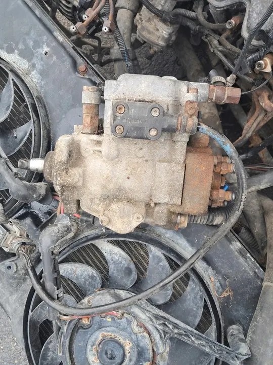 Kraftstoffinjektorpumpe VW Transporter T4 LT 2.5 TDI 074130107N image 2