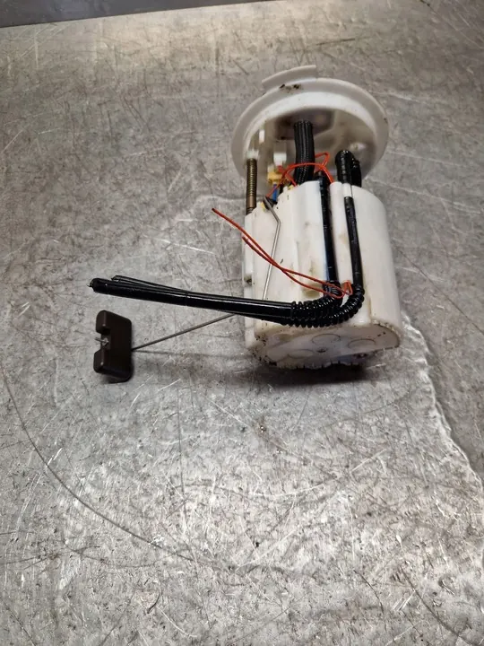 VOLVO S60 V60 V70 XC70 2.0 D Bomba de combustível 31372892 image 3