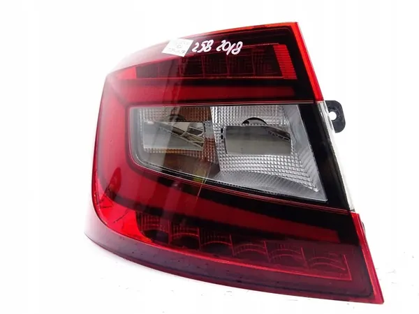 Luz trasera izquierda Skoda Octavia III Lift Sedan image 2