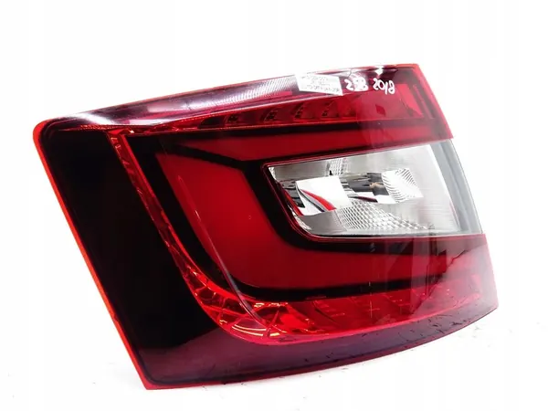 Luz trasera izquierda Skoda Octavia III Lift Sedan image 3