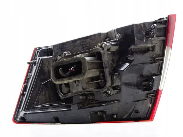 Luz trasera izquierda Skoda Octavia III Lift Sedan image 5