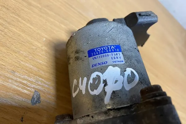 EGR-venttiili TOYOTA AVENSIS ESTATE 2.2L diesel 2005 image 2