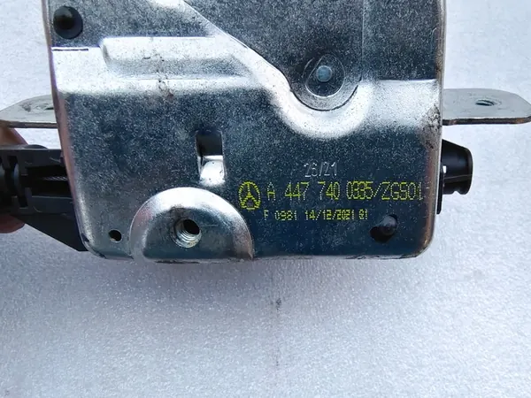 Mercedes W447 baklucka lås A4477400335 image 3