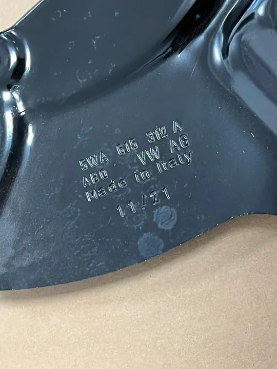 AUDI VW Escudo de Freio Frontal 5WA615312A image 3