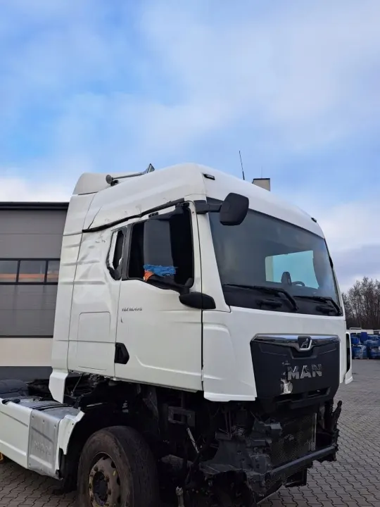 Squelette de cabine MAN TG3/TGX avec portes OEM XS image 7