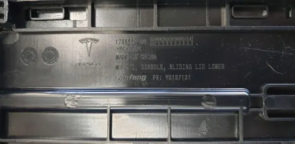 Couvercle de coffre Tesla Model Y OEM 1755519-00 Occasion image 5