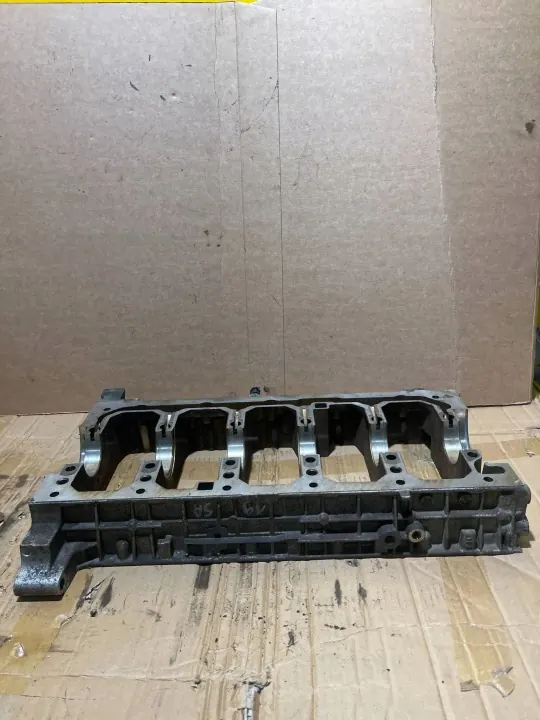 Demi-bloc de vilebrequin Volvo S80 OEM 1001754 image 3