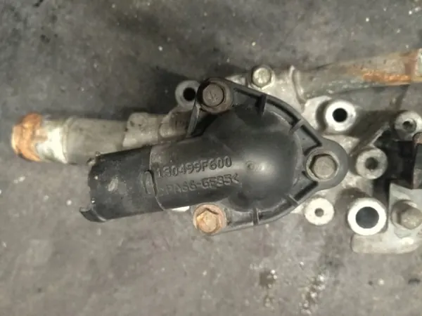 Carcasa termostato OEM 130499F600 para Nissan Almera II image 9