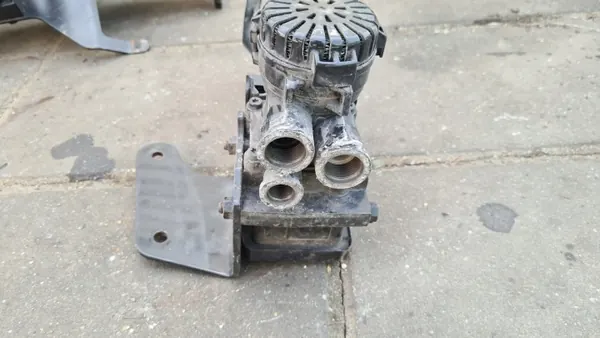 MAN TGX Euro 6 Remmodulator Ventiel OEM 66866 image 4