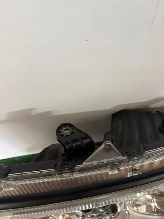 Faros Mitsubishi Pajero Sport L200 Halógenos OEM image 3