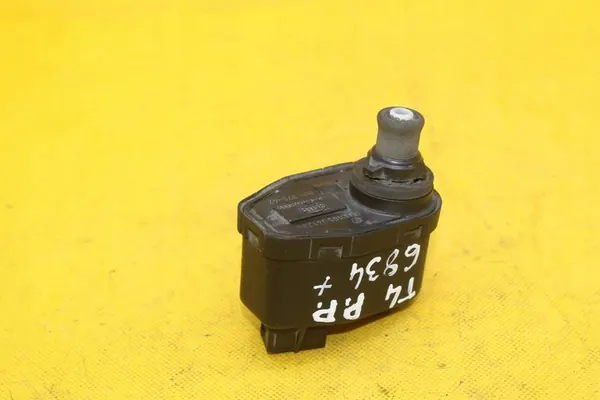 Rechter Scheinwerferverstellmotor VW Transporter T4 image 2