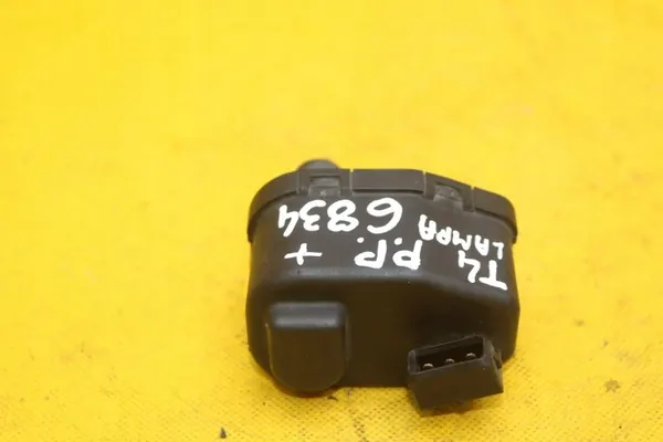 Rechter Scheinwerferverstellmotor VW Transporter T4 image 4