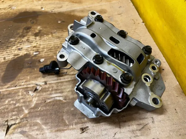 Oliepomp Toyota RAV4 V 2.5 Hybride OEM XA25A image 3
