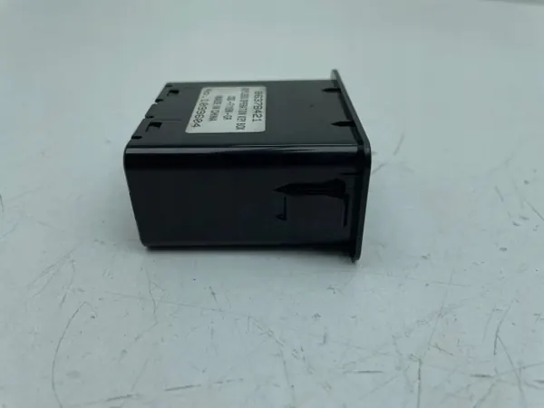 Módulo de estantería Mitsubishi OE 8637B421 - Usado image 3