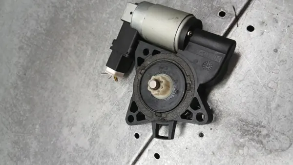 Höger Fram Motorfäste OEM TN774703 Mazda 3BK image 4