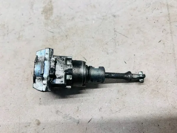 OEM OYT26128 Door Lock Latch - Left Front image 3