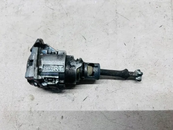 OEM OYT26128 Door Lock Latch - Left Front image 4