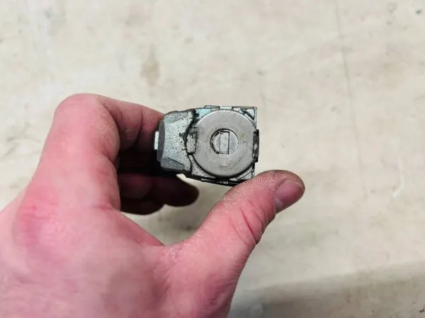 OEM OYT26128 Door Lock Latch - Left Front image 5