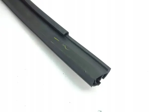 OEM AMD173754 Etuoven ikkunatiiviste VW T-Rocille image 3