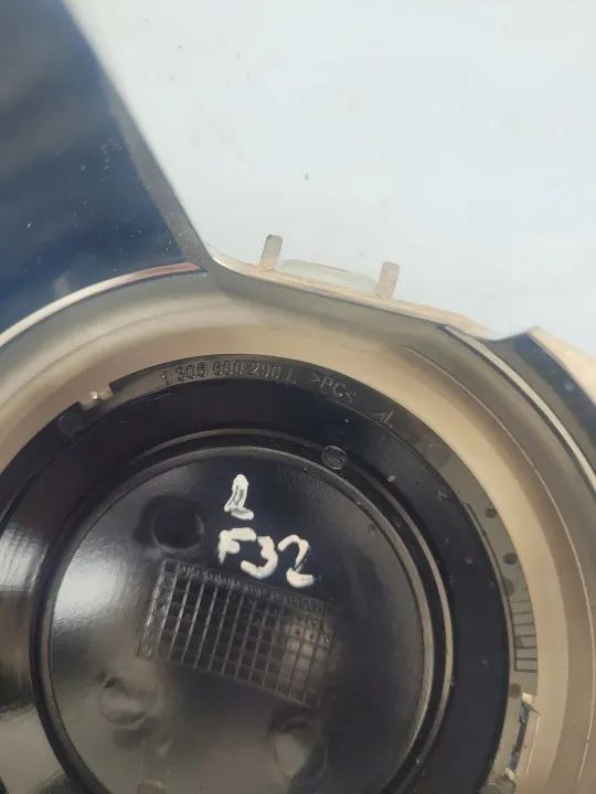 BMW F32 Vänster Strålkastarlinslock OEM Del image 3
