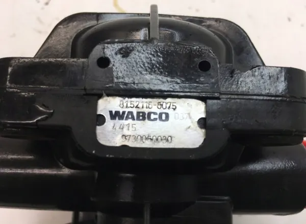 MAN Relaisventil OEM 81521166075 - Gebraucht image 3