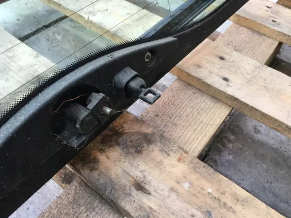 BMW E61 Achterklep Ruitenwisserglas OEM - Gebruikt image 3