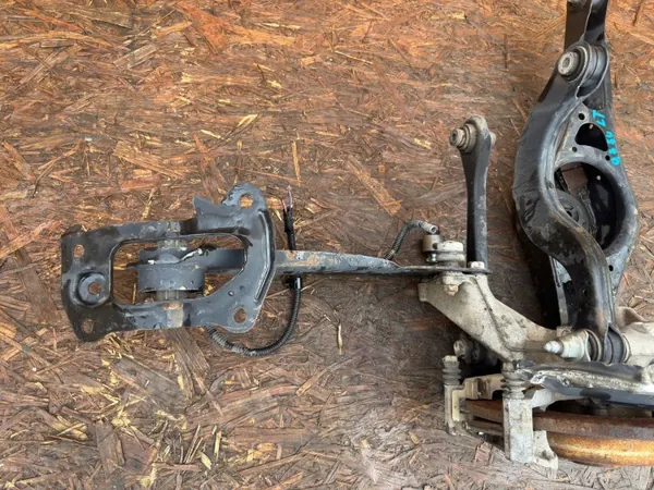 OEM ZWROTNICA WAHACZ LEWY TYŁ VW TIGUAN II AUDI Q3 8U image 3