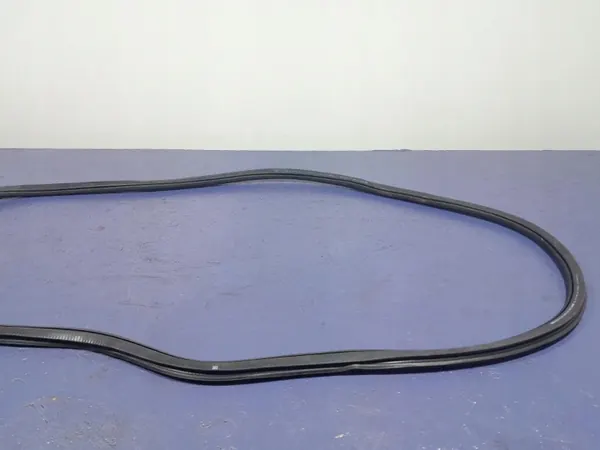 Skoda Superb III Lift HB Deurafdichting Achter Links OEM 3V5867368B image 5