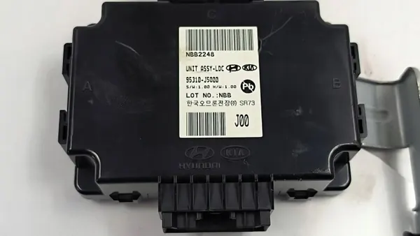 KIA Stinger konepellieristys OEM NPP2248 image 2