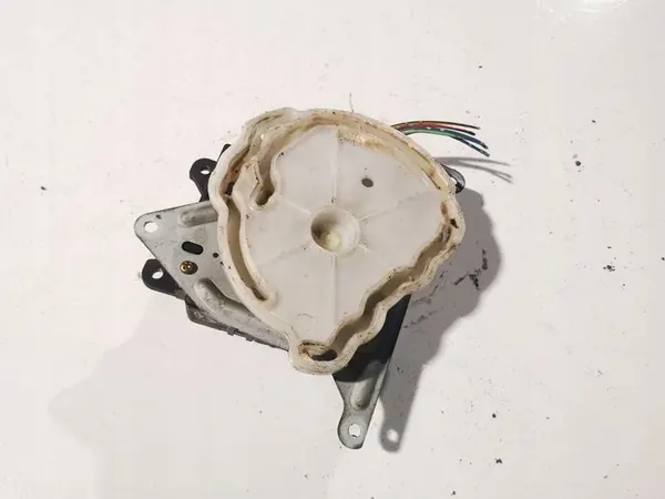 Toyota Corolla Lämmitinventtiilin moottori 2003 2.0L ae0637008610z image 2