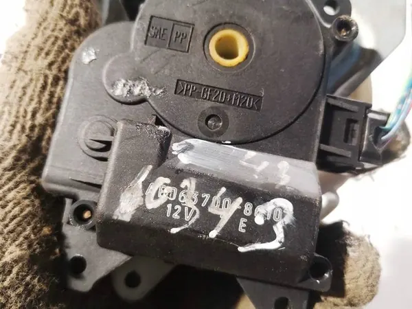 Toyota Corolla Lämmitinventtiilin moottori 2003 2.0L ae0637008610z image 3