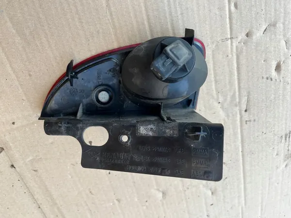 Luz trasera derecha Renault Espace IV 8200027154 image 3
