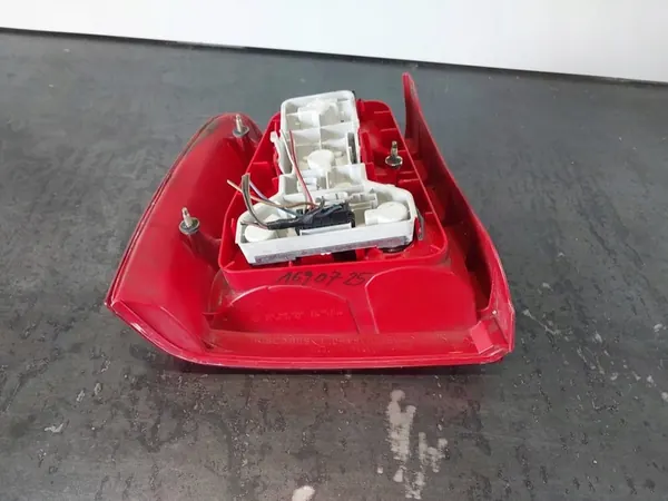 Luz Trasera Derecha Volkswagen Passat B5 image 10