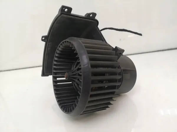 VW Transporter T5 puhallinmoottori OEM 7E1820021 image 2