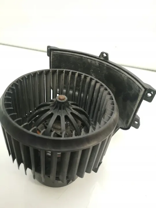 VW Transporter T5 puhallinmoottori OEM 7E1820021 image 3