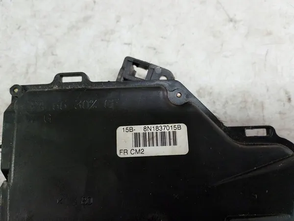 Audi TT I 8N Dörrlås Vänster Framsidan 8N1837015B image 3