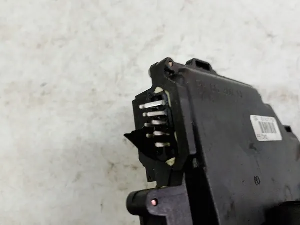 Audi TT I 8N Dörrlås Vänster Framsidan 8N1837015B image 4