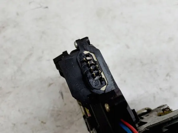 Audi TT I 8N Dörrlås Vänster Framsidan 8N1837015B image 5