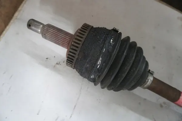 HYUNDAI TUCSON I 2007 2.0 CRDI Vänster Främre CV Joint 49501-2E800 image 2