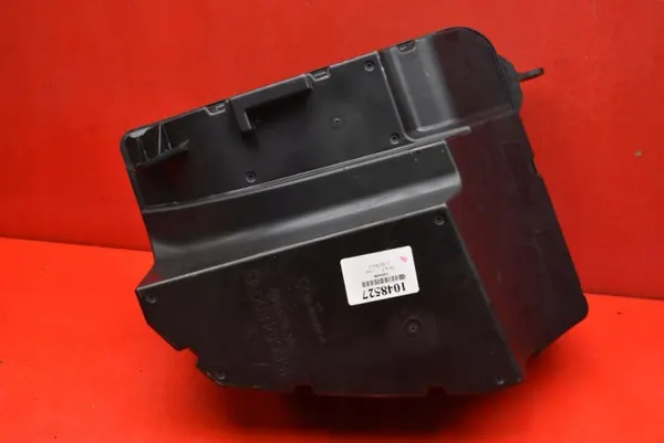 Tesla Subwoofer-kaiutin OEM 1656267-00-B Model Y:lle image 3