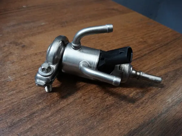 Injecteur AdBlue OEM 8580209 pour BMW G20 G30 image 2