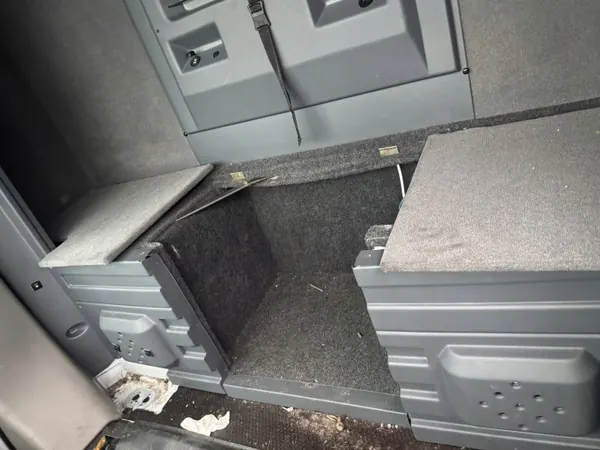 Cabine de couchage Iveco Daily OEM A1685 - État utilisé image 9
