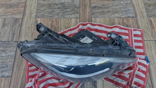 MERCEDES B W246 Rechter Voorlicht Bi-Xenon A2468207261 image 4