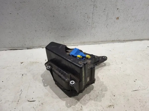 Tanque AdBlue usado OEM 8W0131878AC para Audi A4 B9 image 2