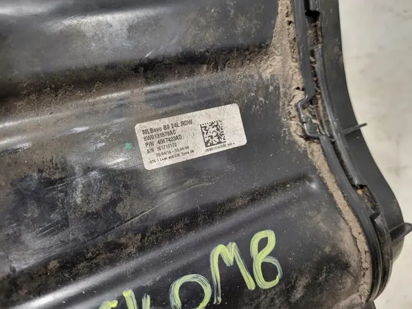 Tanque AdBlue usado OEM 8W0131878AC para Audi A4 B9 image 3