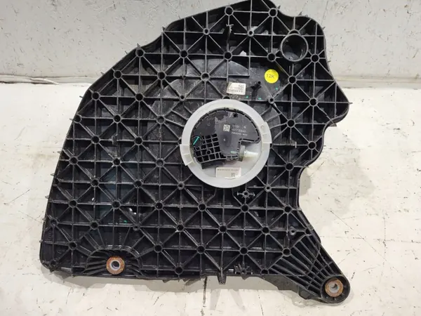 Tanque AdBlue usado OEM 8W0131878AC para Audi A4 B9 image 4