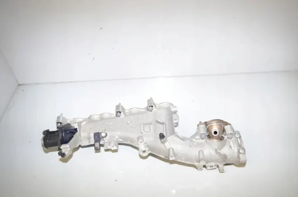 BMW Ansaugkrümmer OEM 9885829 - 2.0L Diesel image 2