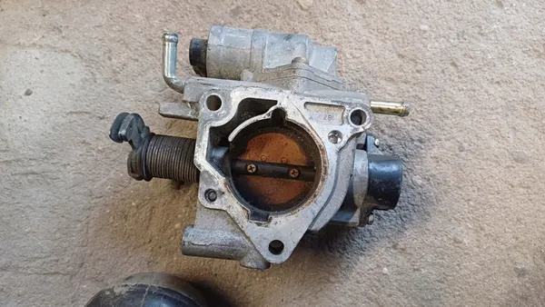Cuerpo de aceleración Mazda 3 03-09 BK 1.6 B OEM image 3